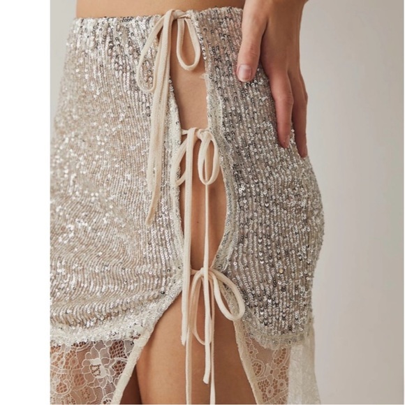 Free People Dresses & Skirts - NWOT Free People sequined mini skirt